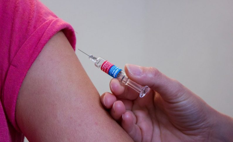 Vaccini, tra paura e disinformazione: in Italia calano del 95% quelli obbligatori