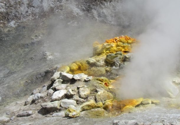 Campi Flegrei, De Natale (Ingv): “Attualmente non vi è risalita di magma”