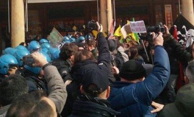 A Torino anarchici e spacciatori si alleano contro la polizia