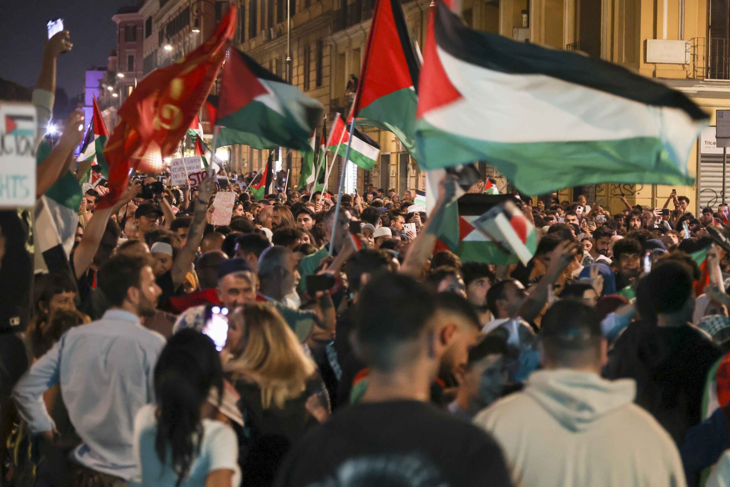 ManifestazioneProPalestina-DaPiazzaVIttorio-SanLorenzo Foto Pasquale Carbone Conterbopress